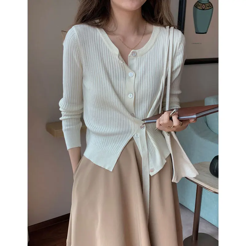 

Spring Autumn Women Wool Knit Cropped Cardigan Long Sleeved Round Neck Black Sweater Buttoned Design Thin Lightweigh Casual Top