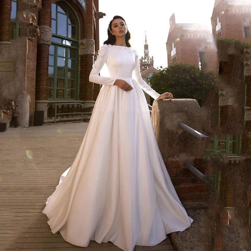 

Satin Wedding Dresses 3D Flowers Lace Bride Gown Long Sleeve Muslim Wedding Gown Covered Back Vestido De Novia 2020