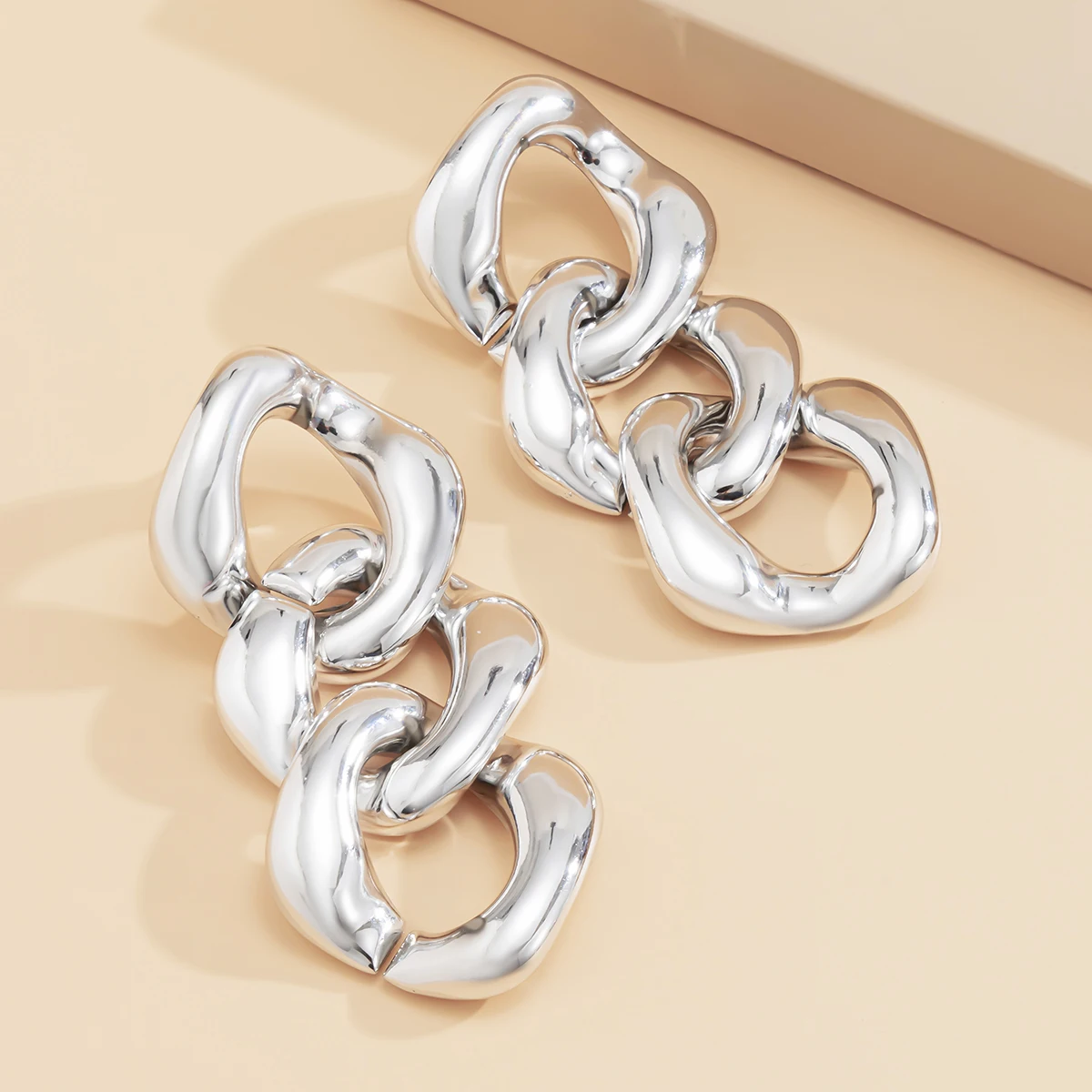

SHIXIN Exaggerated Big Link Chain Earrings for Women Hiphop Egirl Acrylic Large Drop Earring Trendy Thick Chain Handing Earrings