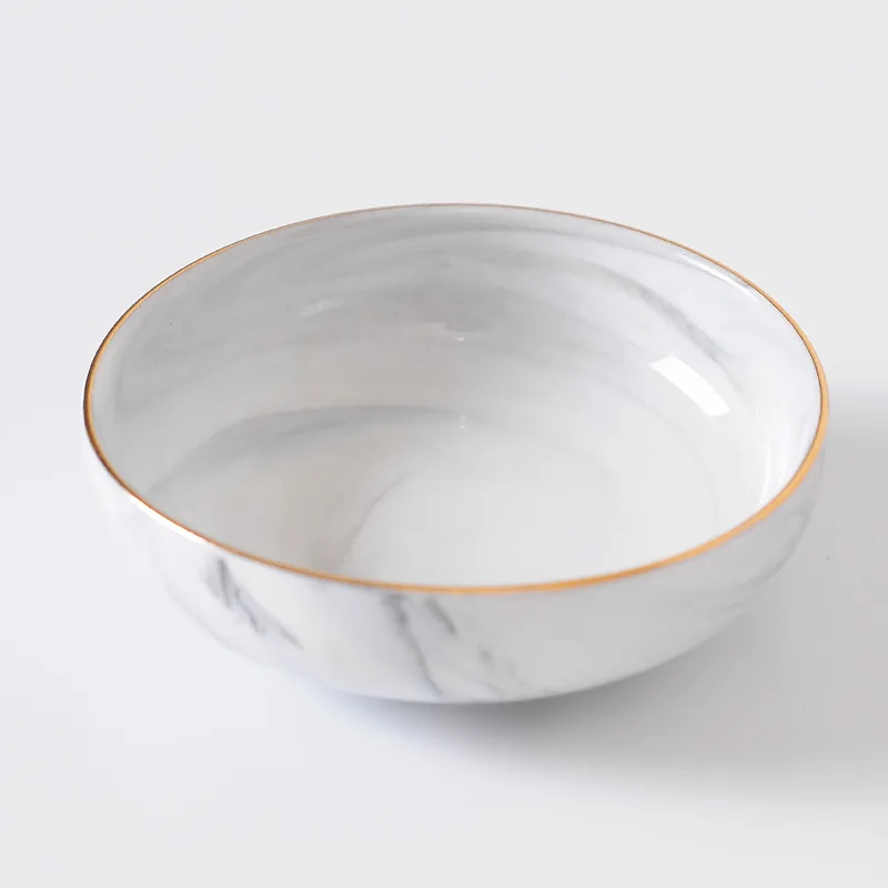 Маленькая керамическая тарелка в европейском стиле с мраморными зернами соус