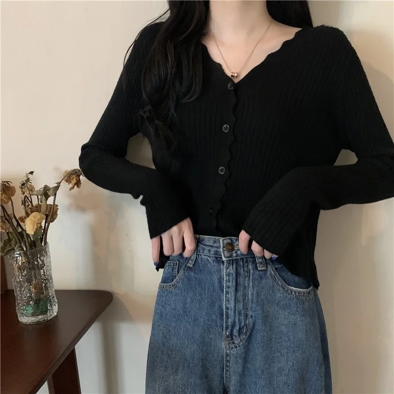 Early autumn Korean top new design sense short women's knitted cardigan lazy style V-Neck long sleeve sweater coat |