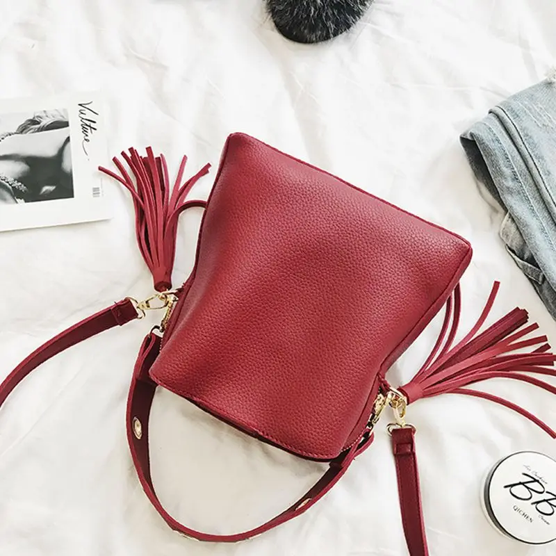 Модная матовая женская сумка мешок винтажная мессенджер с кисточками