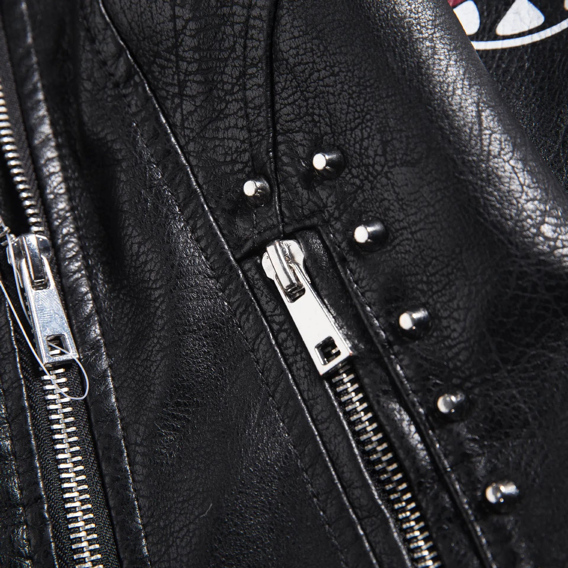 2020 New Heavy Industry Rivet Motorcycle Leather Jacket Handsome Personality Letter Printing PU Leather Jacket Short  Leather