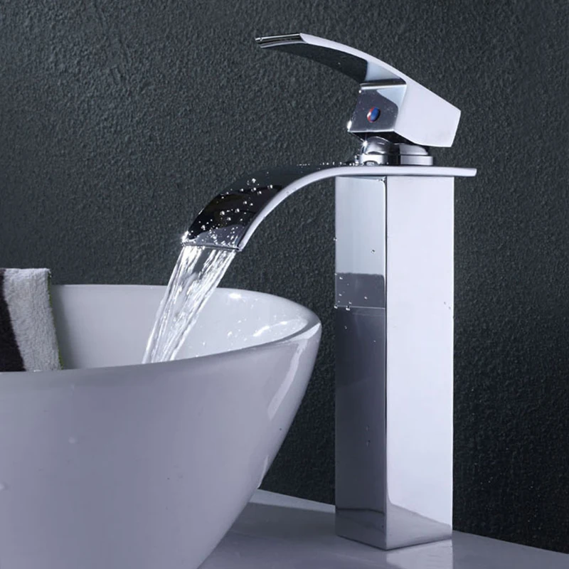 Квадратный высокий смеситель для ванной комнаты античная бронза на палубе