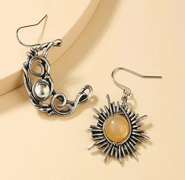 

European and American Hot Sale Boho Style Retro Sun Moon Earrings Moonstone Asymmetric Sun Moon Earrings