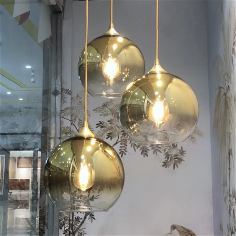 Современный круглый подвесной светильник в виде шара из серебристого и золотого