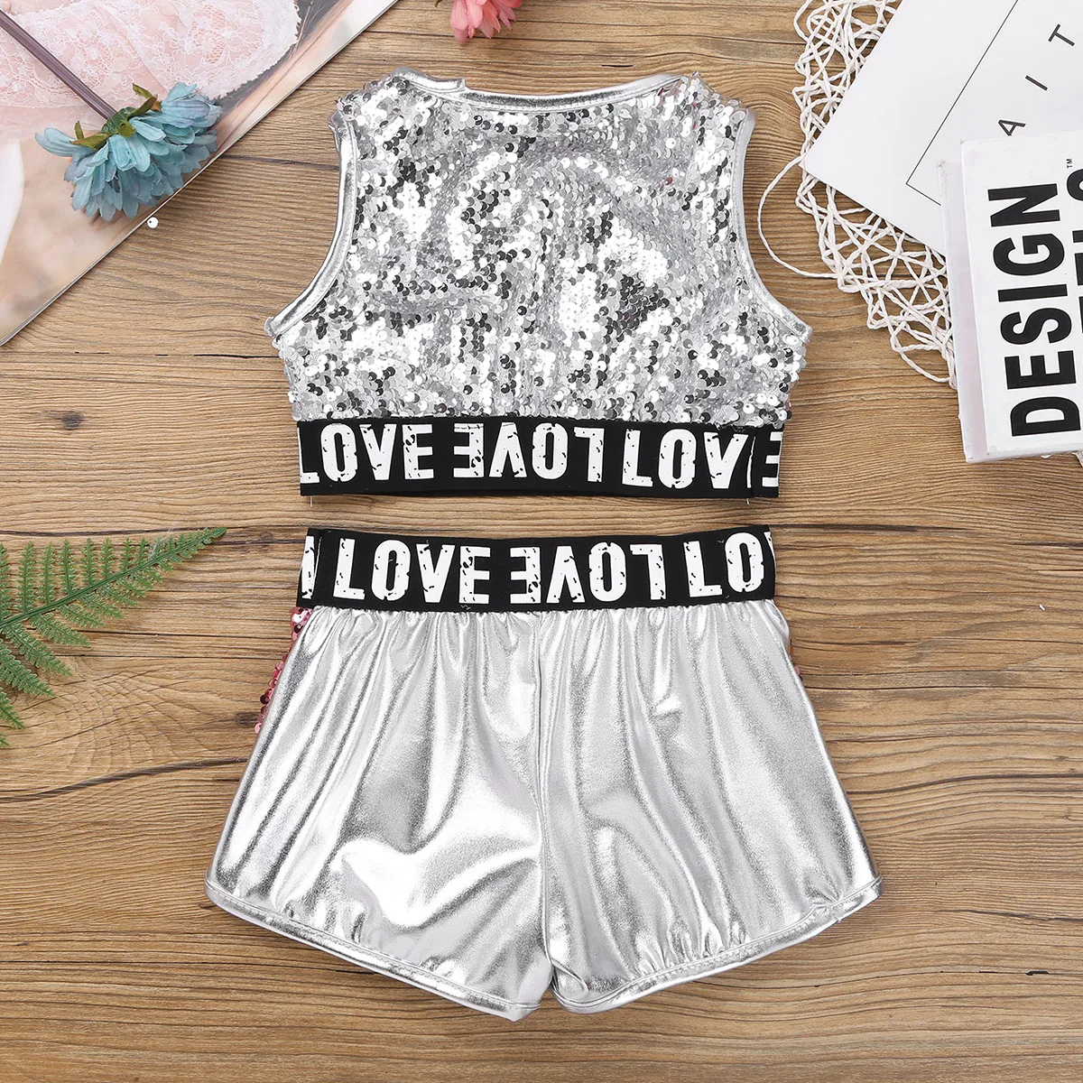 Детский комплект из топа без рукавов с блестящими блестками и шорт для