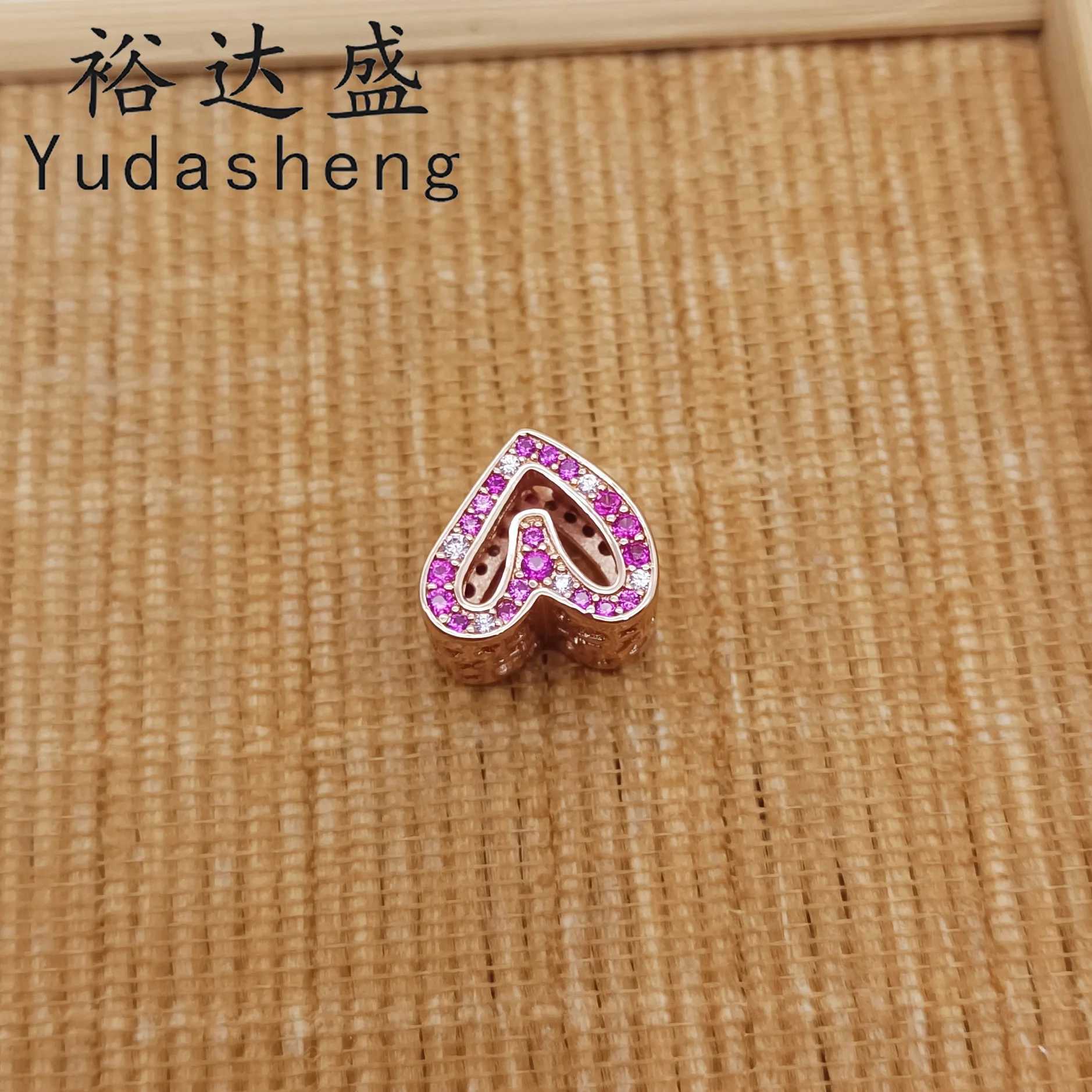

2021 Autumn Jewelry Sparkling Rose Pink Red Freehand Heart Charm with a hollow pattern on the side