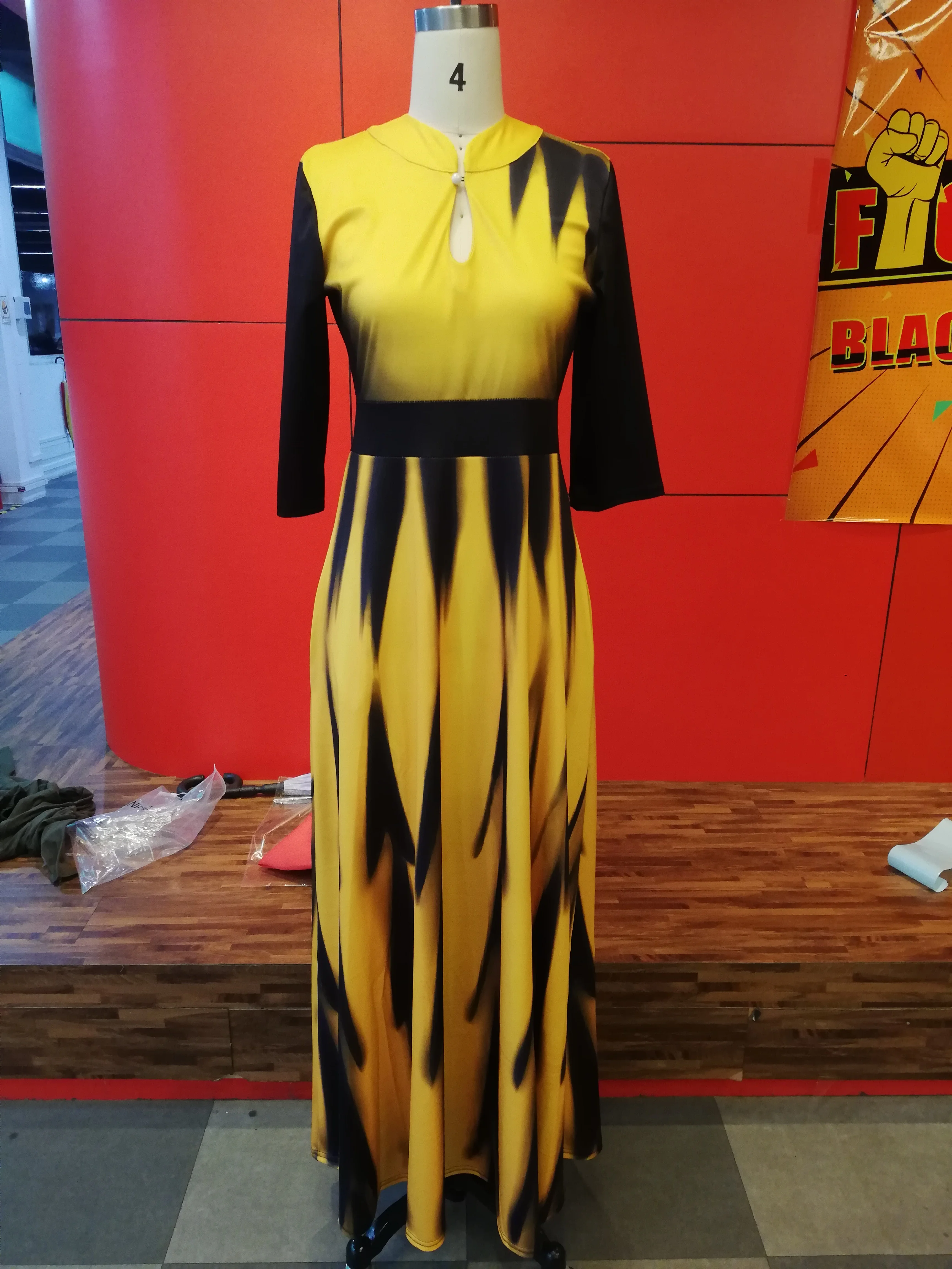 Длинное желтое платье А силуэта в африканском стиле элегантные весенние платья