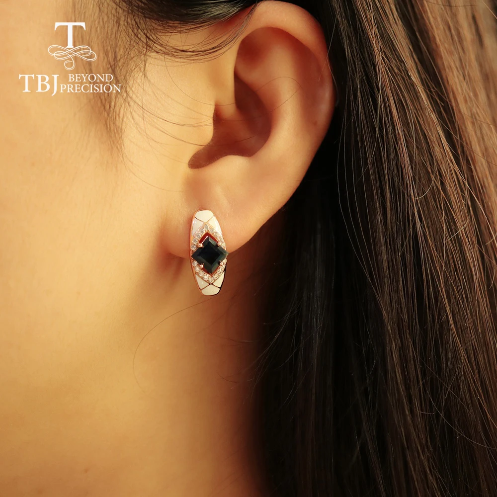 Набор украшений из кольца и сережек с натуральным сапфиром в классическом стиле