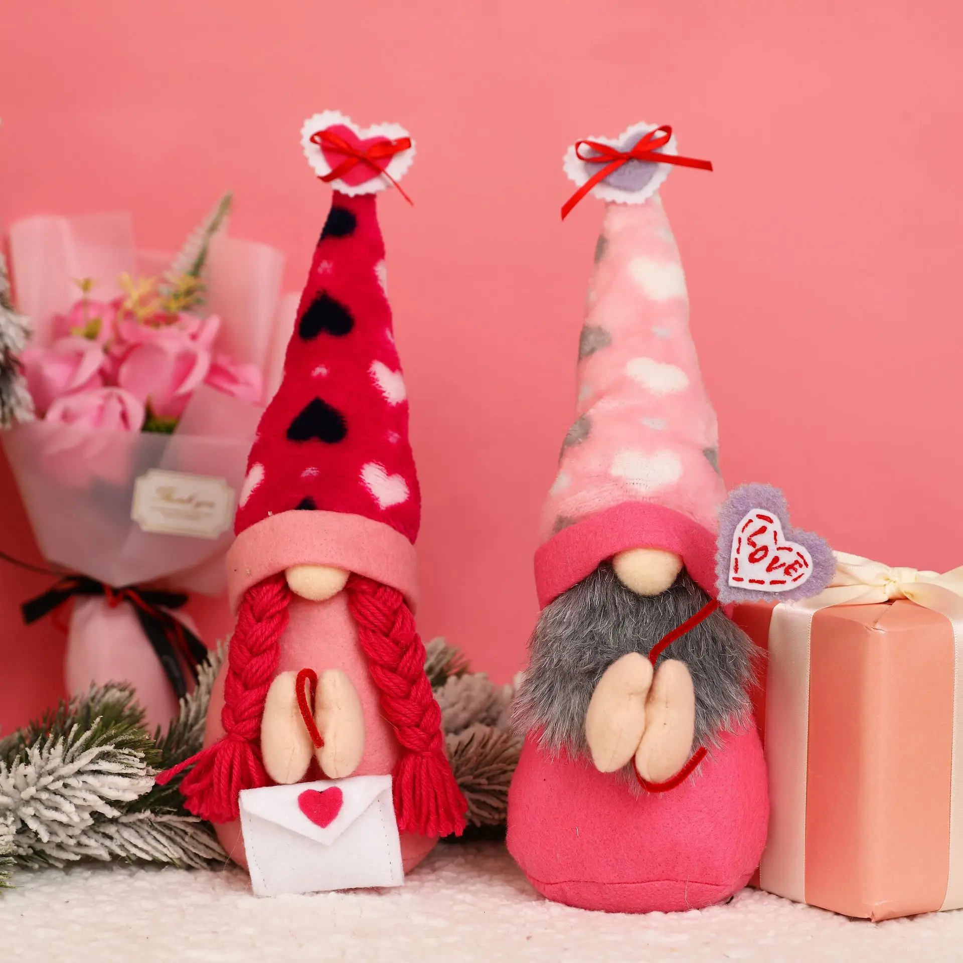 

New Valentine's Day hand-held envelope Love Faceless Doll Love Pointed Hat Dwarf Rudolph Mother Gift.