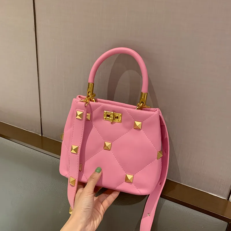 

2021 New Fashion Rivet Crossbody Bag for Women Luxury Design Brand Genuine Leather Purses and Handbags V Bags In Luxury Handbags