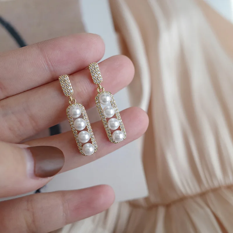 

2021 New Arrival Elegant Simulated-pearl Classic Crystal Geometric Dangle Earrings For Women Fshion Gold Color Metal Party