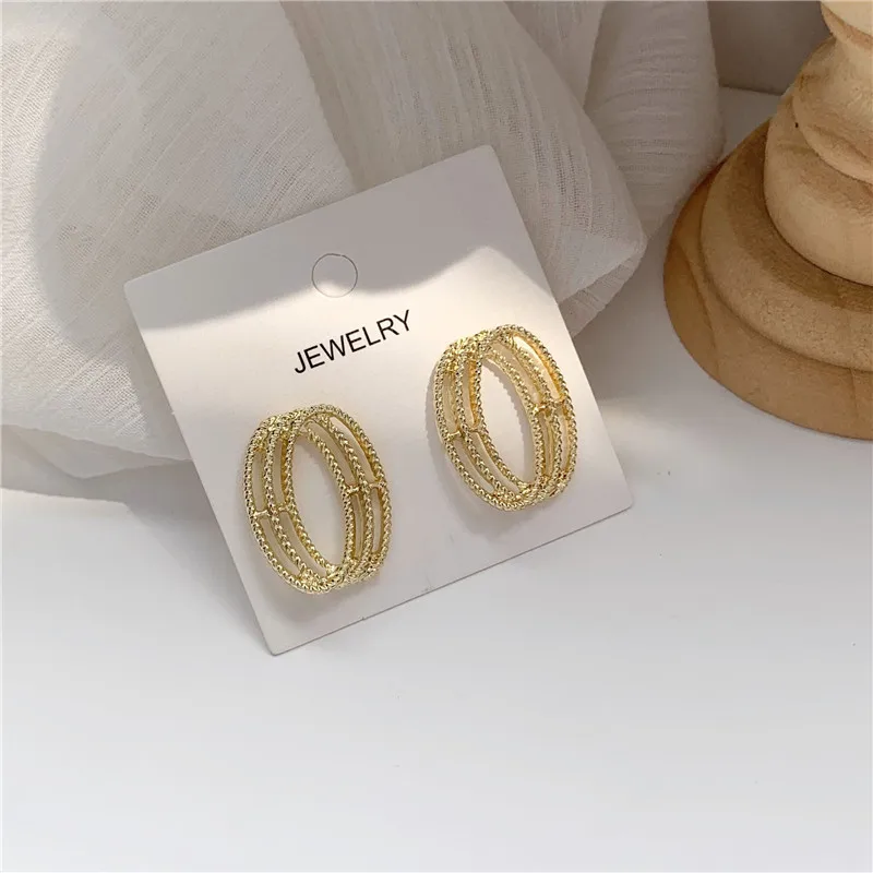 

Fashion overlapping metal oval earrings super sweet fairy maiden stud earrings