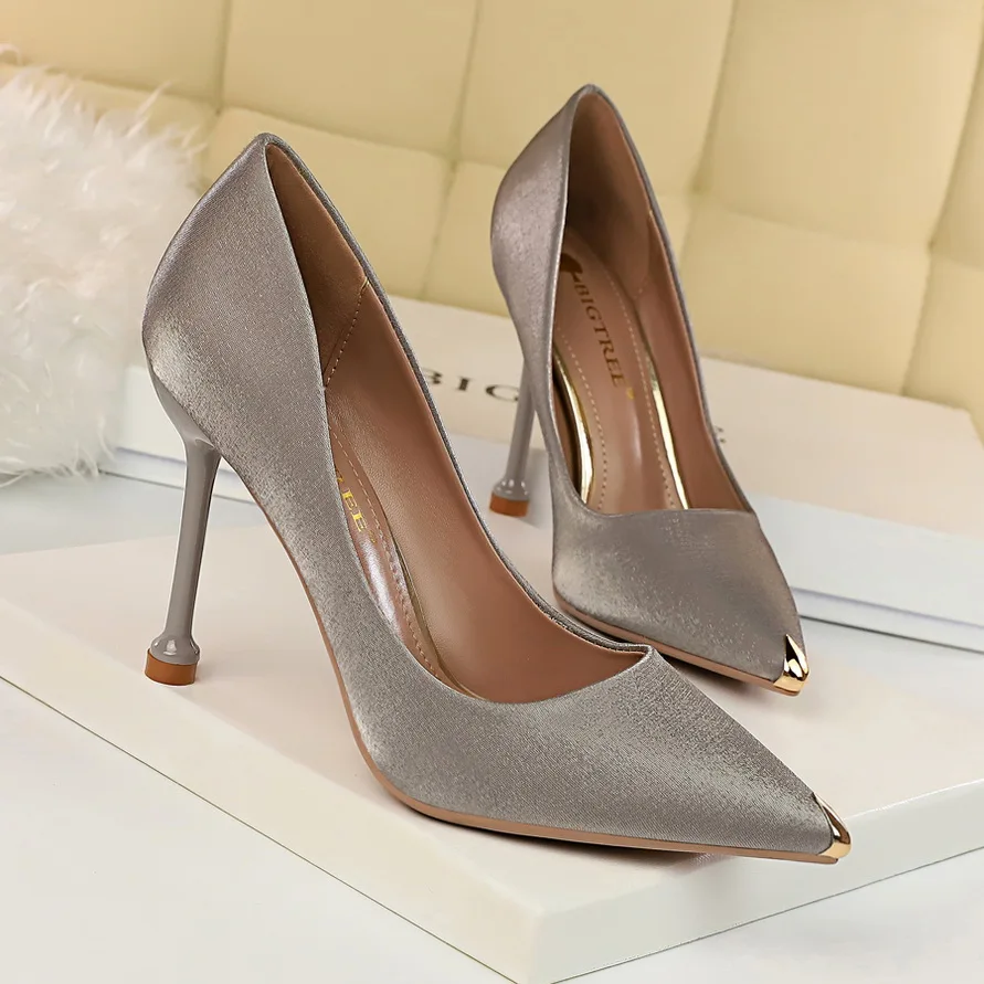 Модные туфли на высоком каблуке шпильке Женская 2019 Новинка осени платье