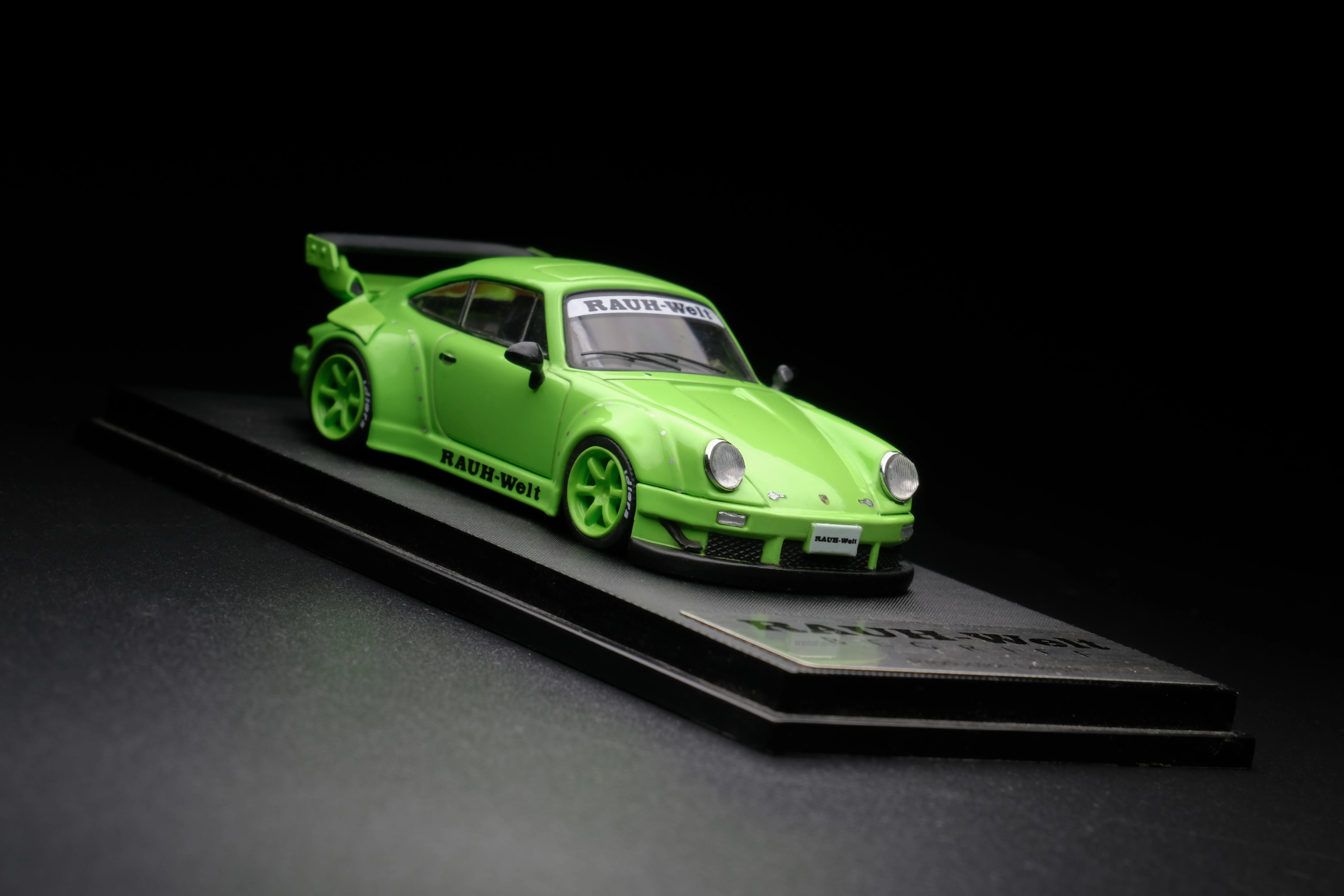 Коллекционная модель MC 1:64 немного больше RWB 930 яблоко зеленая Коллекция