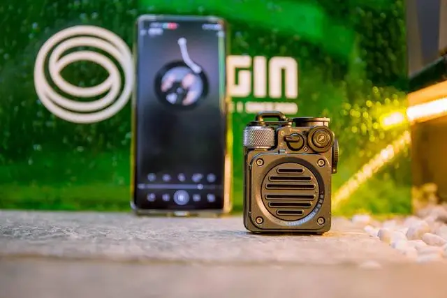 

Mao king дикий беспроводной Bluetooth динамик радио MW-PVX Спорт на открытом воздухе портативный металлического сплава AI Интеллектуальный мини-динам...