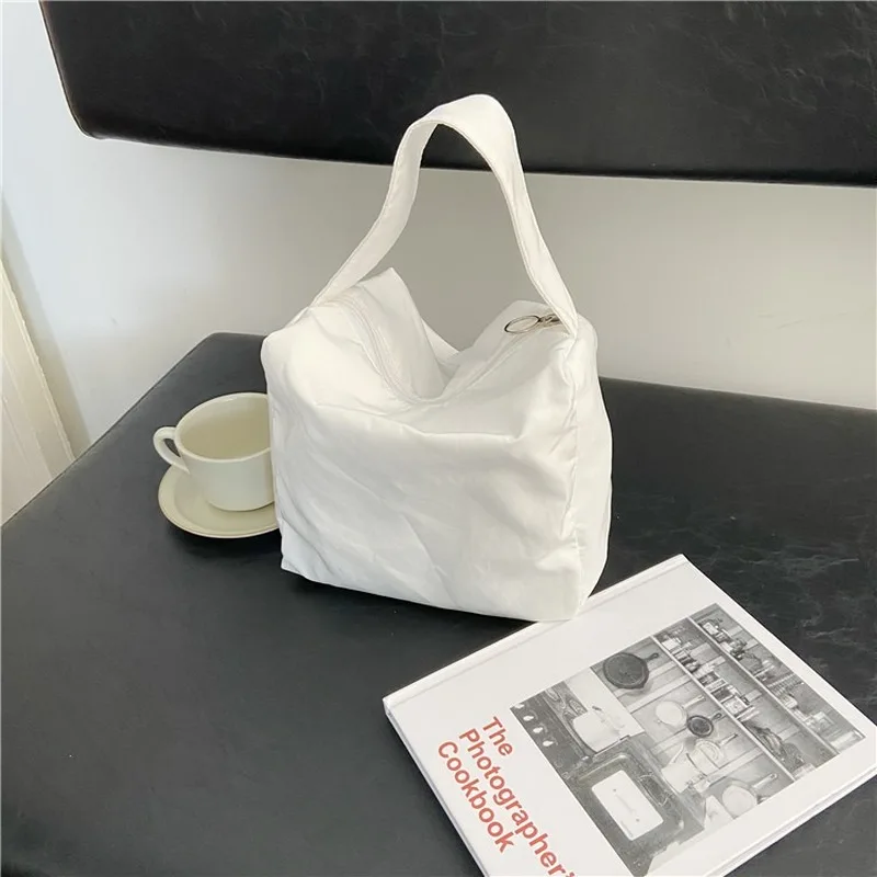 

Japanese literature and art portable canvas small bag hand lunch lunch bag ins student fresh cloth bag luxury bag cross body