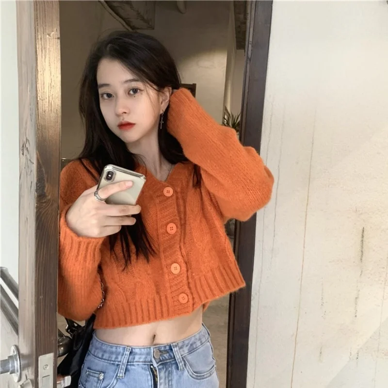 Женский укороченный кардиган с V-образным вырезом и завышенной талией |