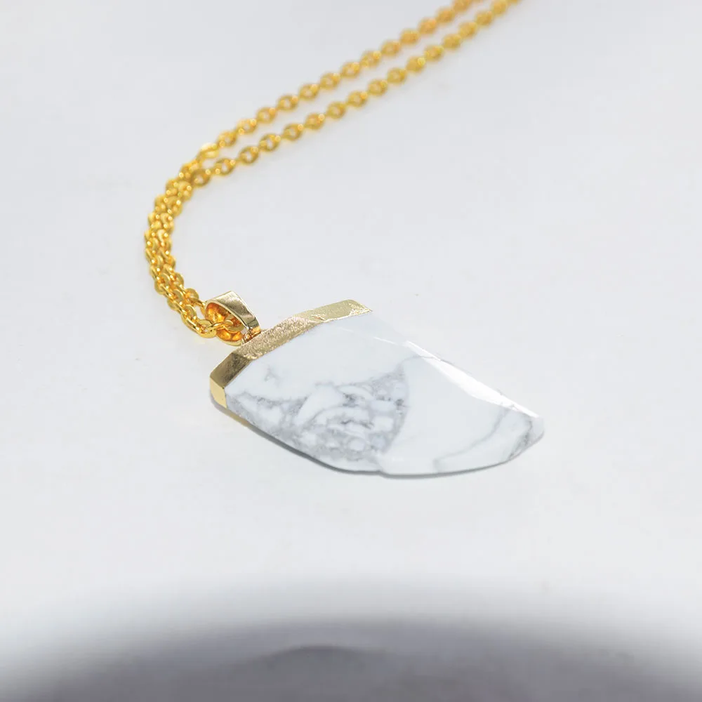 Ожерелье-цепочка мужское из белого бирюзового рога под золото 2019 пробы |