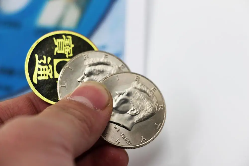 Half dollar version Супер Тройная монета с двойным лицом(полдоллара или морганского доллара) от Johnny Wong Coin Magic Tricks реквизит Gimmicks Classic Magic Fun - Цвет: Half dollar version