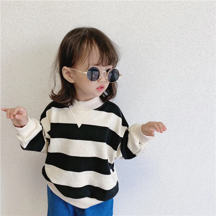 

2020 autumn dress new children's wide-striped clothing Korean girl top with a beautiful baby.