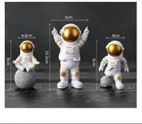 Статуэтка астронавта из смолы #4