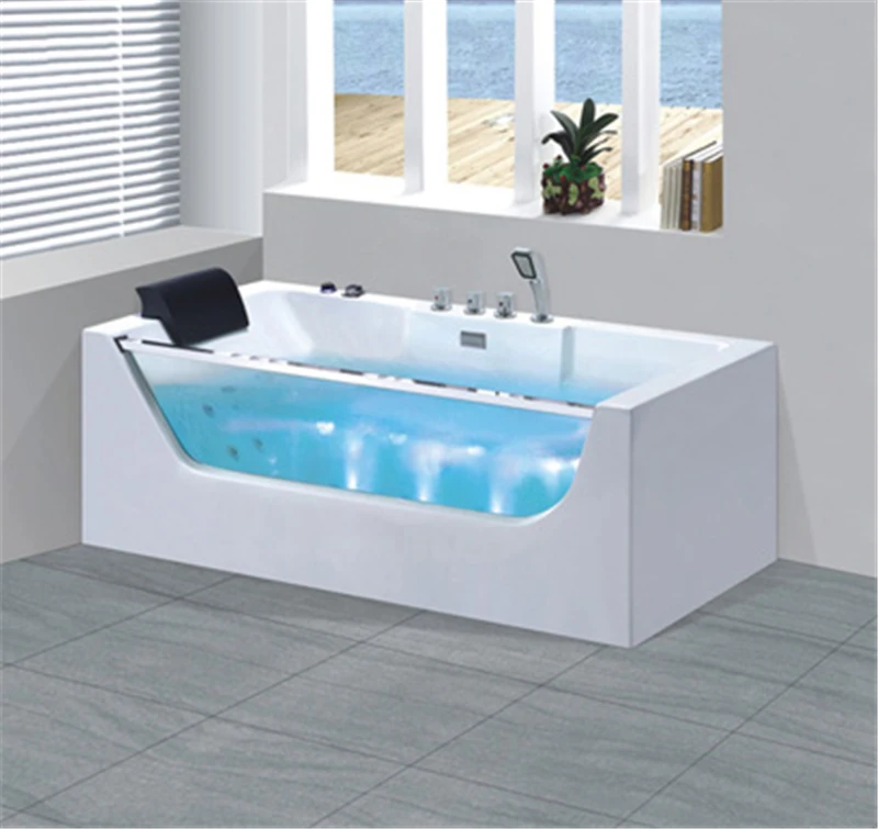 Роскошная викторианская семейная ванна с телевизором| |