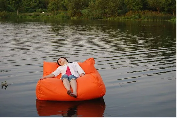 Низкая цена оптовая продажа диван стиль ленивый для улицы плавающий мешок в