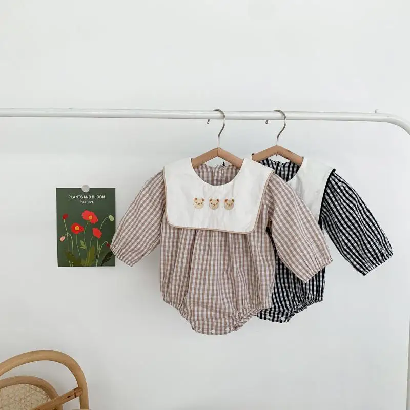 

Spring Autumn Fashion Newborn Baby Clothes Little Bear Embroidery Girls Long Sleeved Plaid Jumpsuit One-piece Jumpsuit New 2021