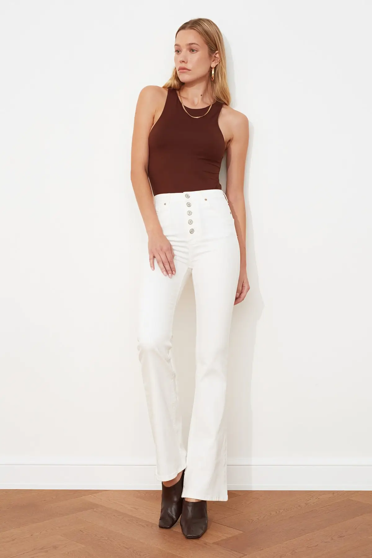 

Trendyol Front Button High Waist Flare Jeans TWOSS20JE0445