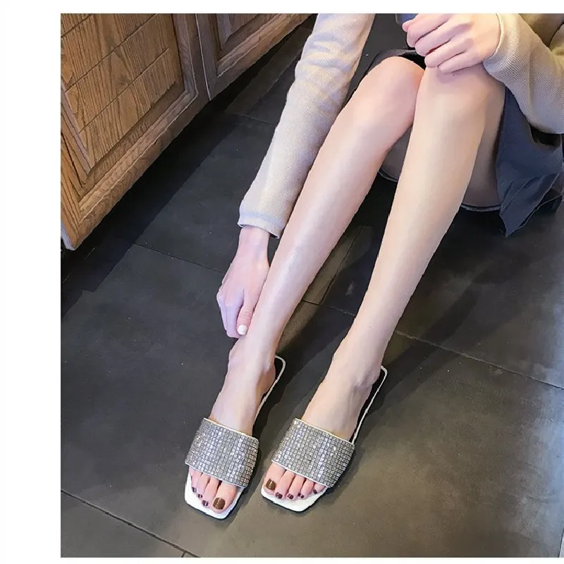 

Slipper female outer wear summer 2021 new fashion flat bottom water diamond a word cool drag foreign trade