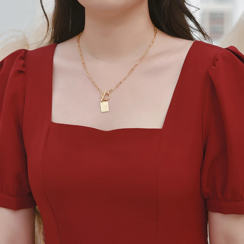 

Hot Selling 18K Gold Plated Fashion Necklace Custom Square Pendant Necklace for Women