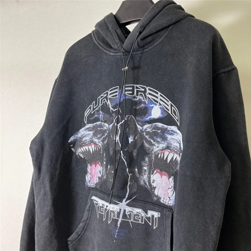 

Hoodies & Sweatshirts