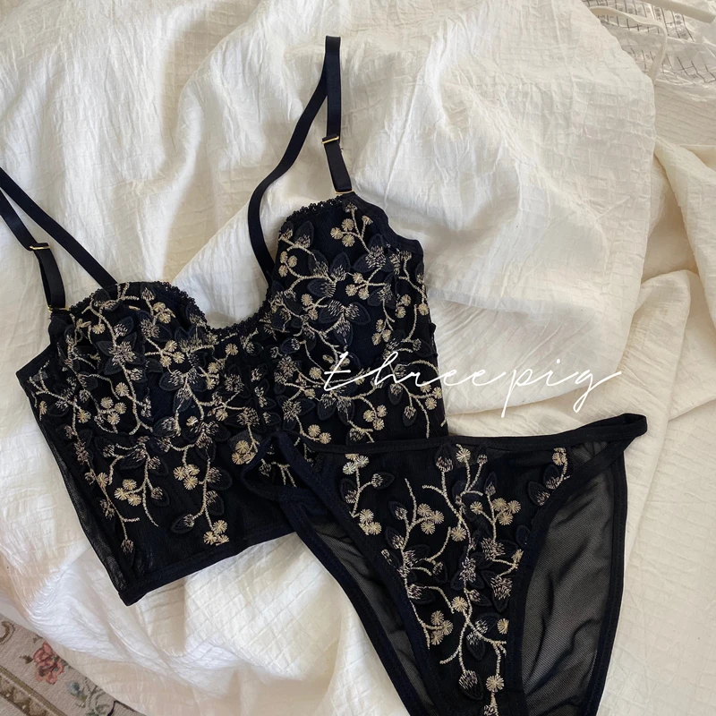 

New Embroidery Lace Flowers French Underwear Sexy Body Shaping Push Up Bra Set Romantic White Lingerie Bras and Panties Set