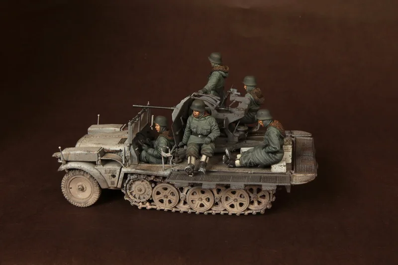Новая несобранная модель 1/35 года стиль древнего воина включает 5 штук (без