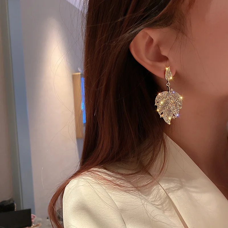 

Женские длинные серьги-подвески, с листьями и кристаллами, блестящие украшения для невесты и свадьбы, 2021