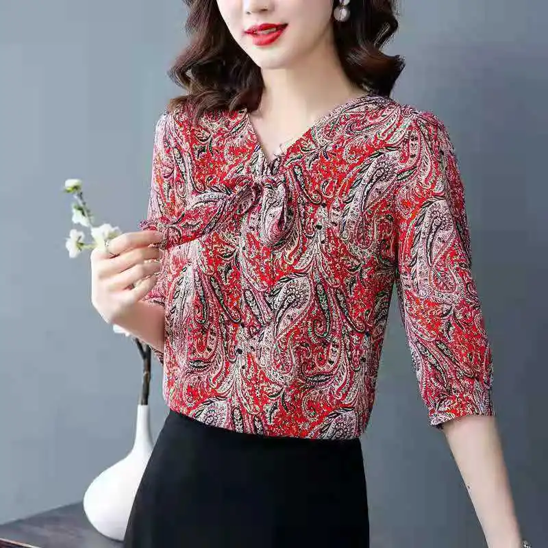 Женская шифоновая блуза с V-образным вырезом и принтом