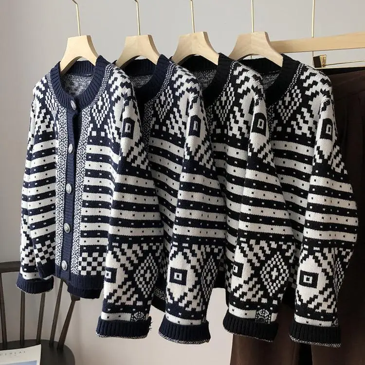 

2021 Spring and Autumn New Sweater Women's Printed Letter Jacquard Knitting Cardigan Sweater Coat V-neck Shows Thin and Loose