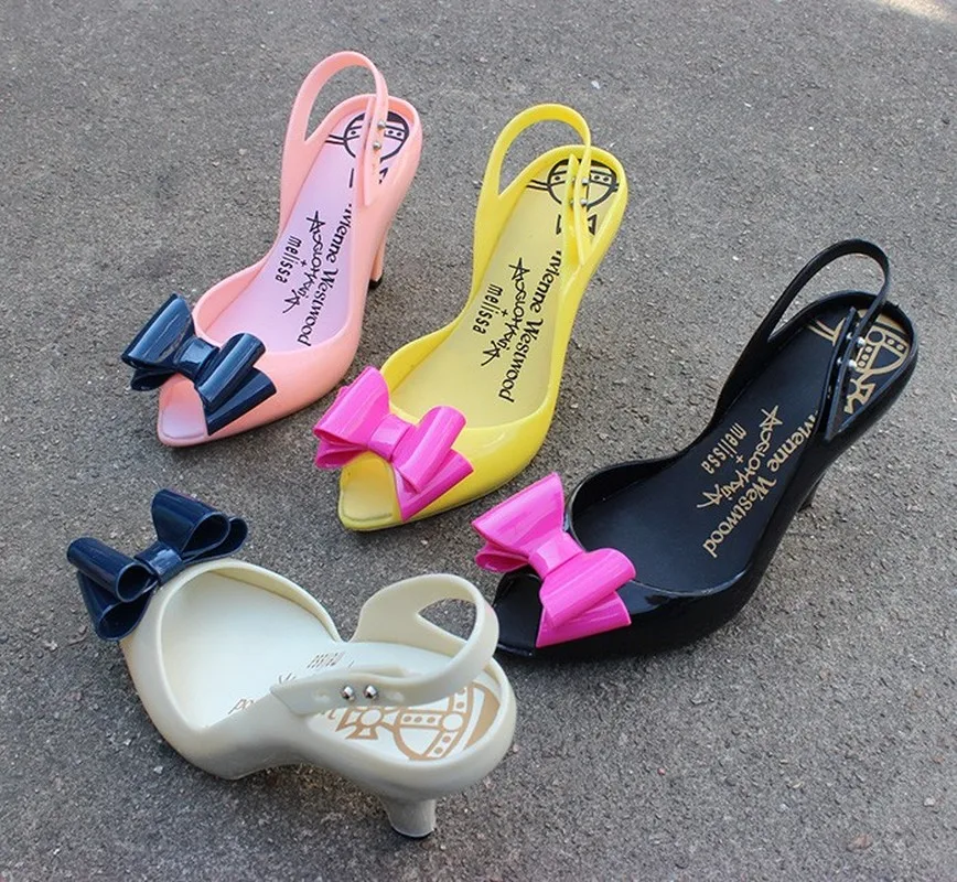 Женские туфли лодочки на высоком каблуке с открытым носком и украшением в виде