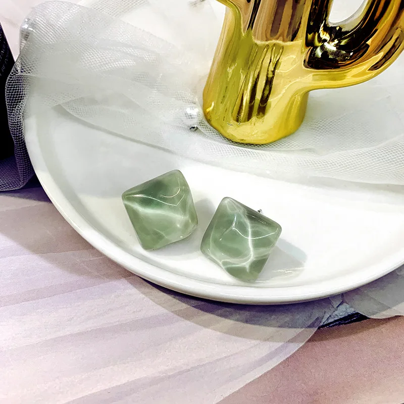 

Korean Temperament Square Earrings Female Small Fresh Personality Simple Small Earrings Summer Fresh New Ins Earrings