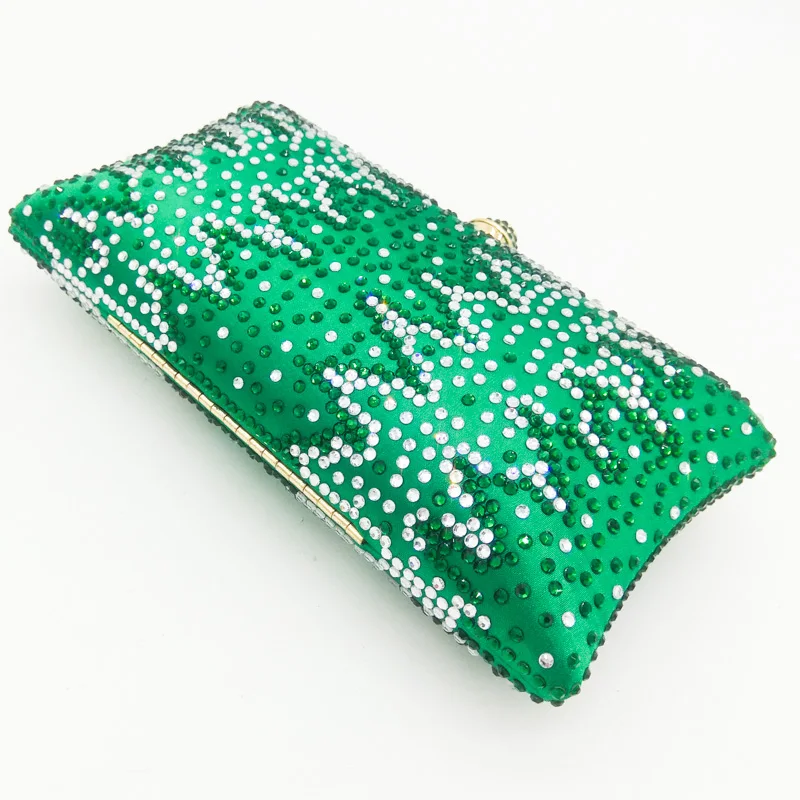 Женский вечерний клатч с двойным цветком изумрудно зеленый кристаллами Сумочка