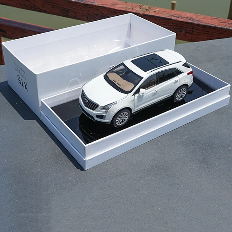 Модель автомобиля внедорожника из сплава GM XT5 в масштабе 1/18 литой металлический