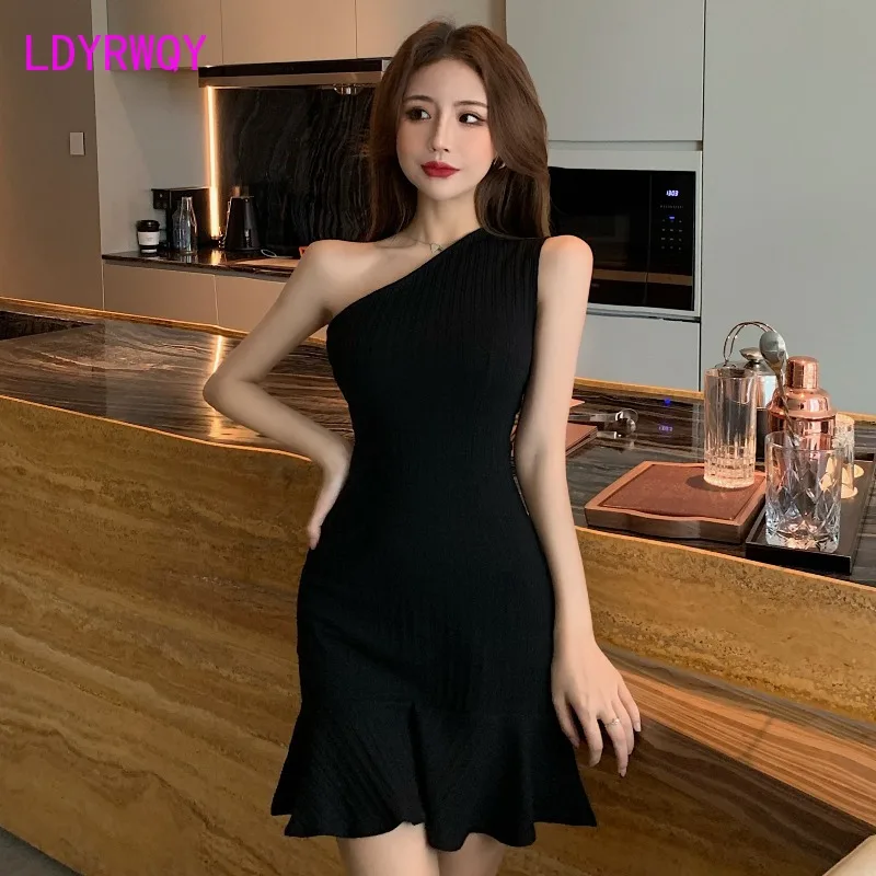 

LDYRWQY Slanted shoulder black 2021 new summer waist temperament sexy knitted bag hip dress Office Lady Zippers