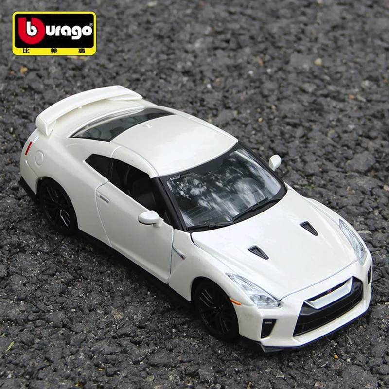 Модель автомобиля Bburago 1:24 2017 Nissan GTR литье под давлением модель из сплава имитация