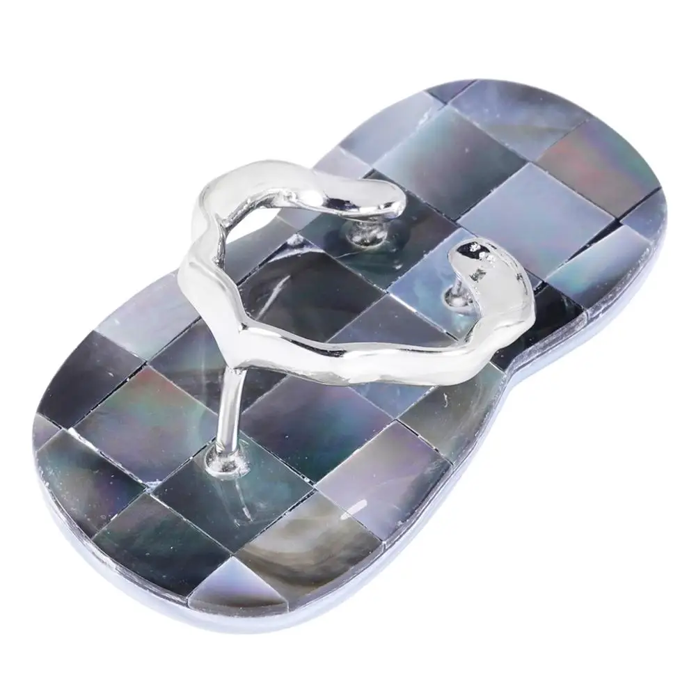 Шлепанцы серебряного цвета SUNYIK в виде натуральной морской ракушки подходят для