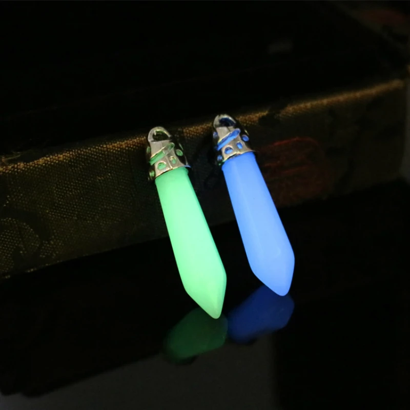 Женское ожерелье с подвеской в виде пули сверкающее темноте|Ожерелья подвеской| |