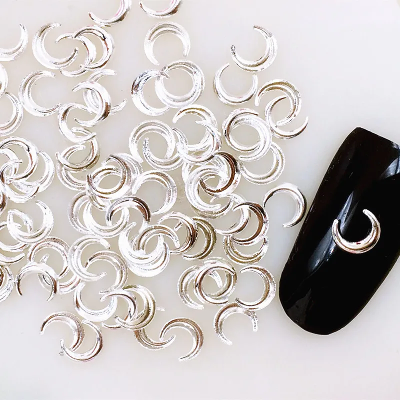 

1000pcs Gold Silver Crescent Moon Shape Studs Rivets Slices Metallic 3D Nail Art Manicure Decor