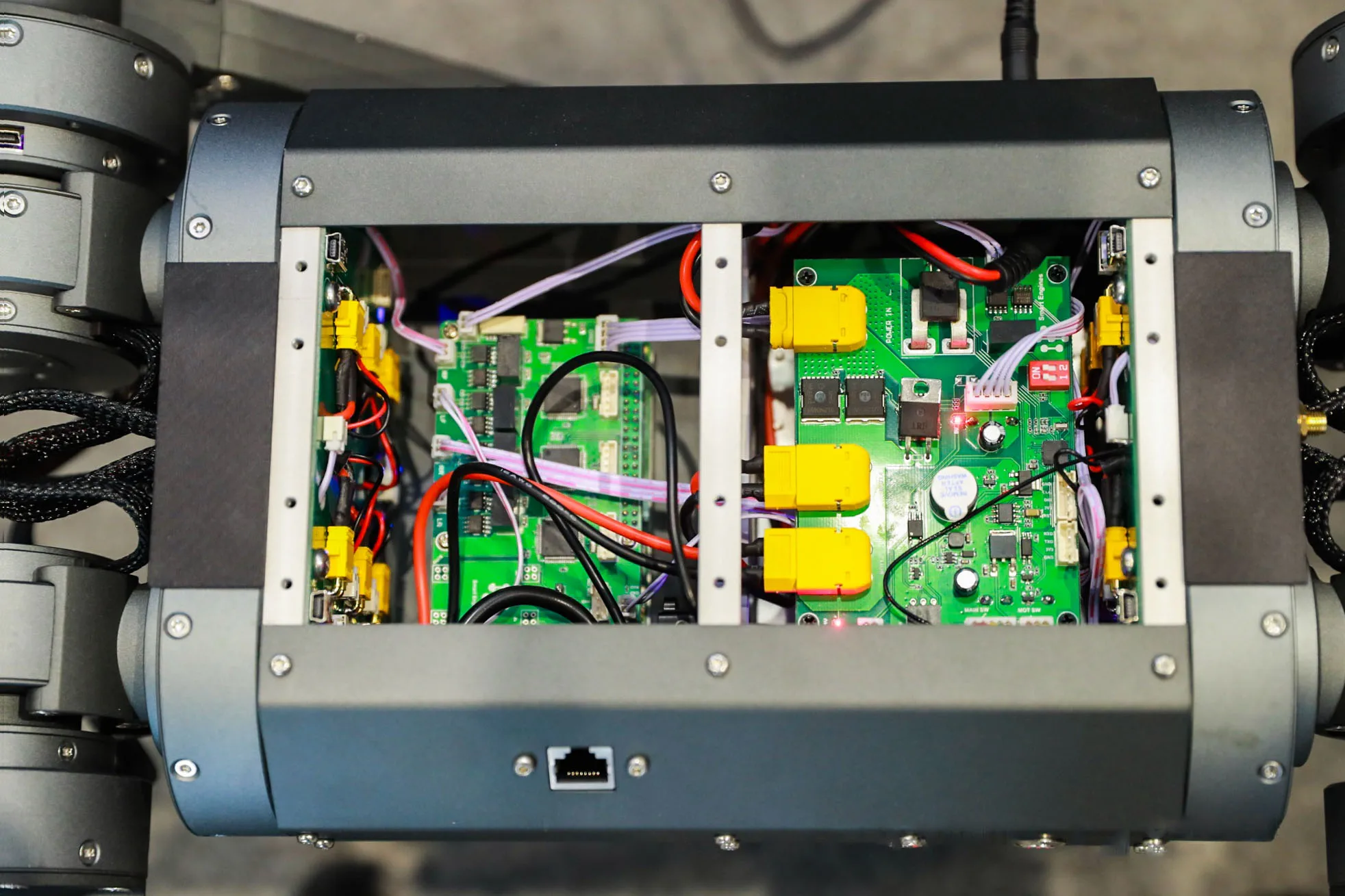 MIT cheetah четверногий робот электрический привод мини биомиметр робототехника