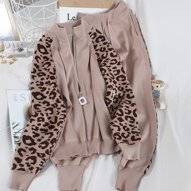 Женский спортивный костюм с леопардовым принтом трикотажный комплект из двух